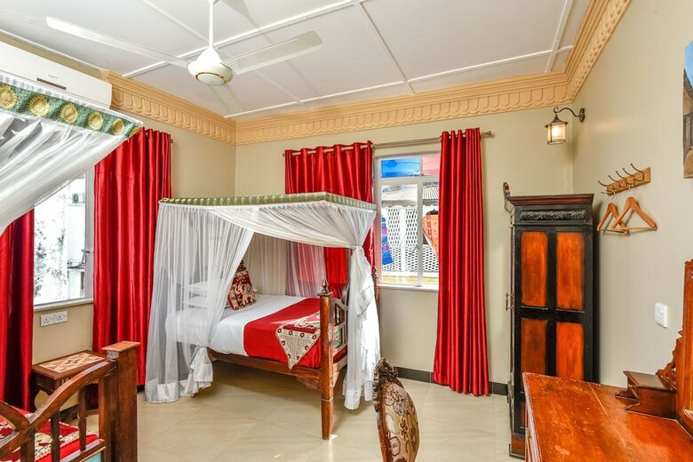 Tembo House Hotel