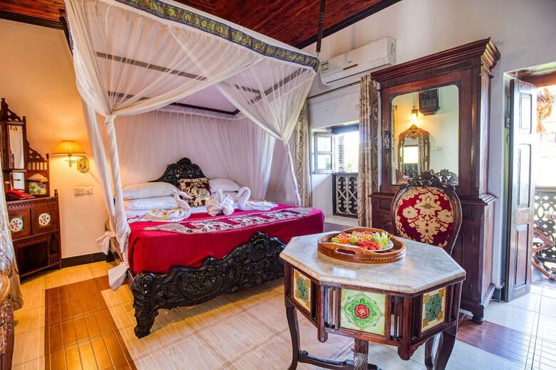 Tembo House Hotel
