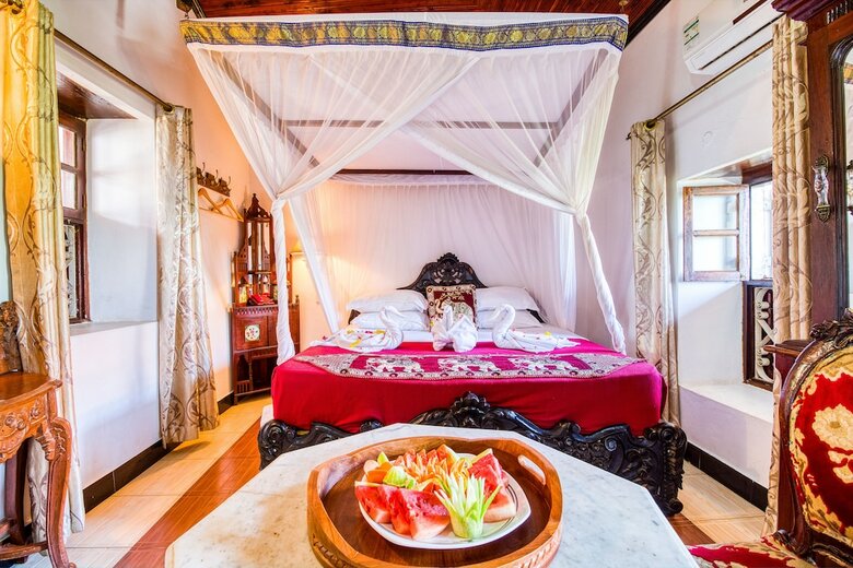 Tembo House Hotel