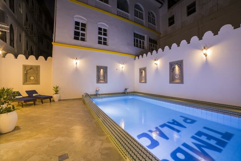 Tembo House Hotel