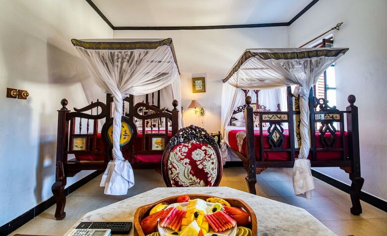 Tembo House Hotel