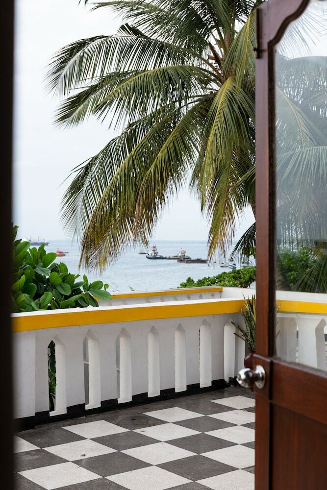 Tembo House Hotel