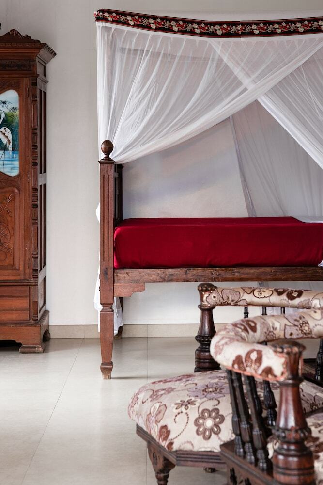 Tembo House Hotel