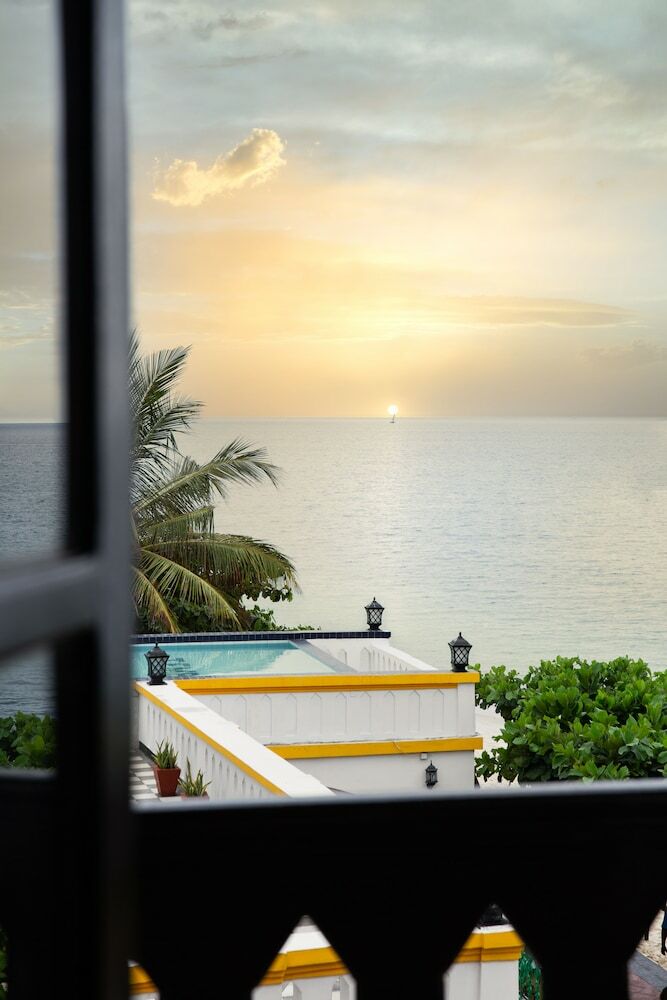 Tembo House Hotel