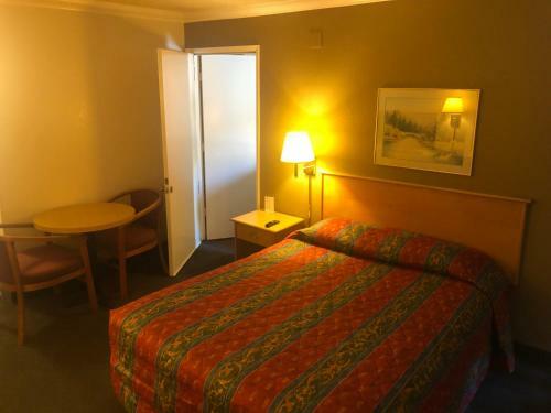 Hotel National 9 Inn