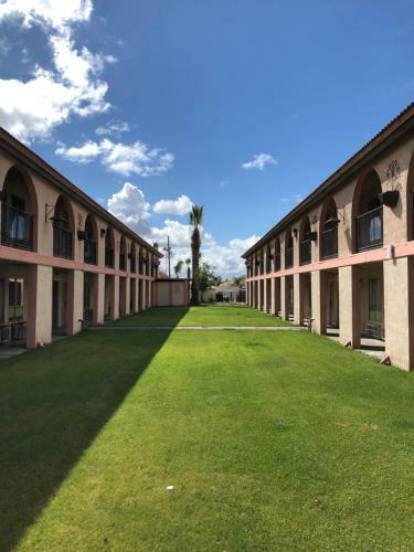 Hotel National 9 Inn