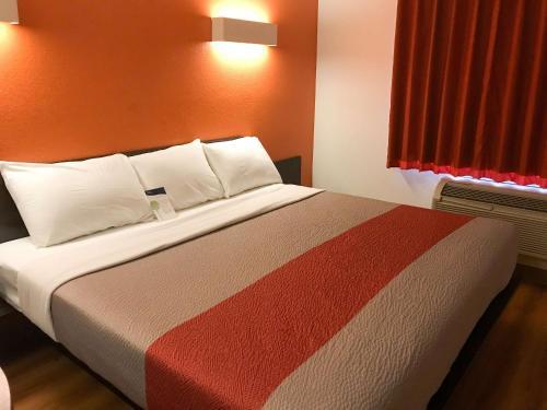 Motel 6 Buttonwillow Central
