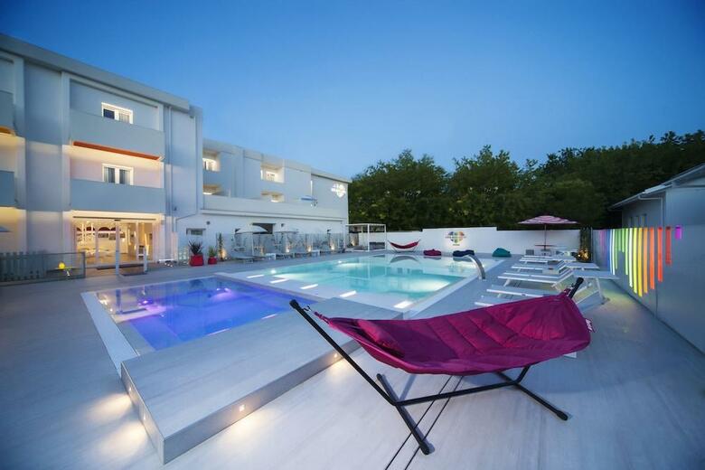 Hotel Love Boat