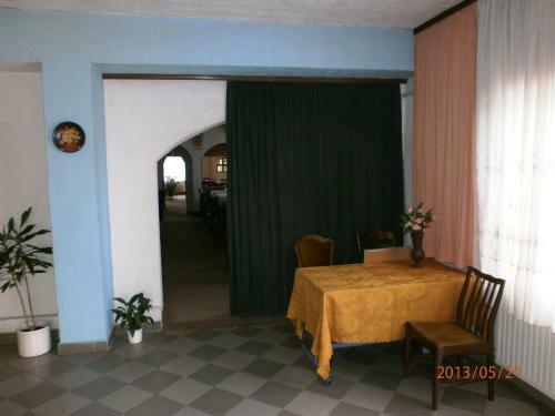 Hostal Rooms San