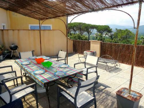 Apartment Font Mourier Cogolin