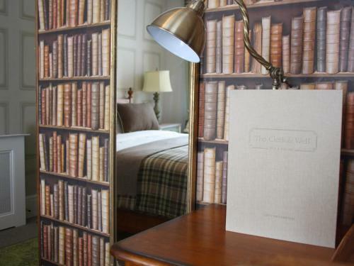Hostal The Clerk & Well Pub & Rooms