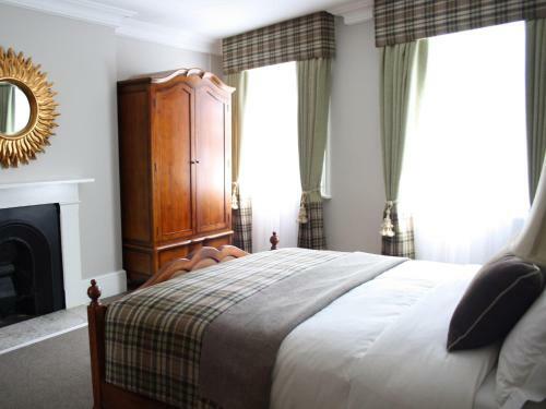 Hostal The Clerk & Well Pub & Rooms