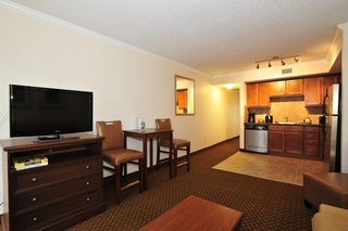 Hotel Coconut Cove Suites