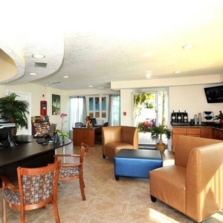 Hotel Coconut Cove Suites