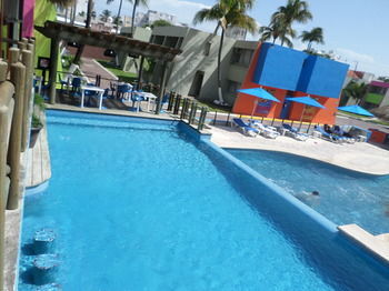 Suites Mediterr�neo Hotel