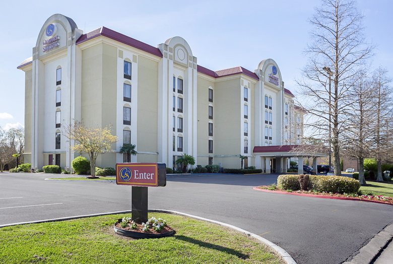 Hotel Comfort Suites University