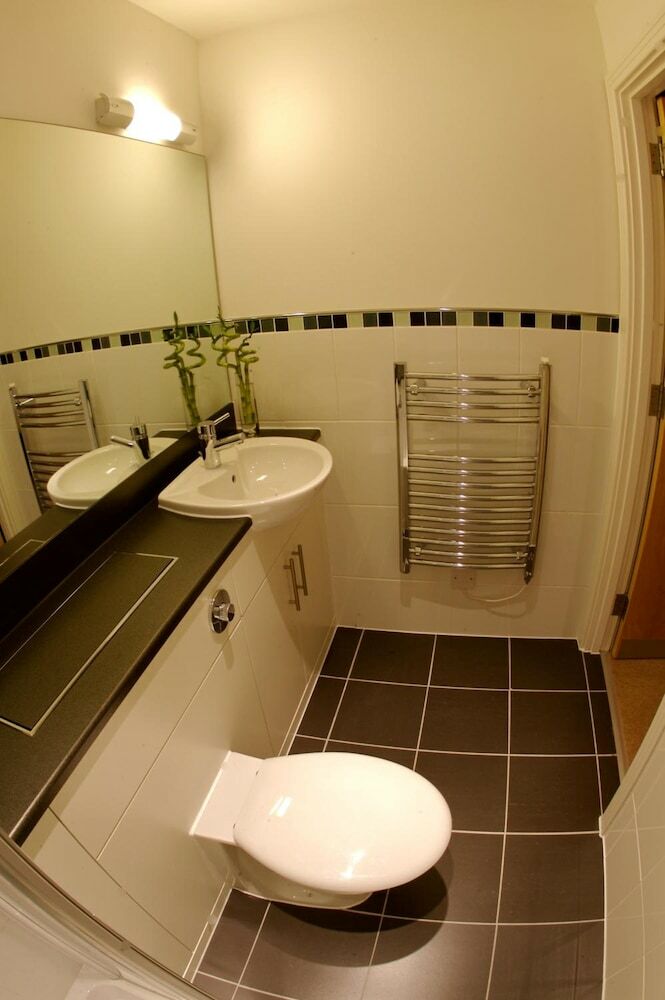 Spires Hotel (two Bedroom) 6 Pax