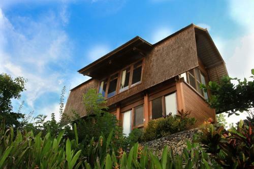 Villa Trevally