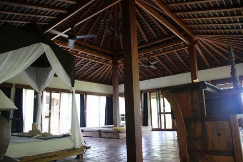 Villa Trevally