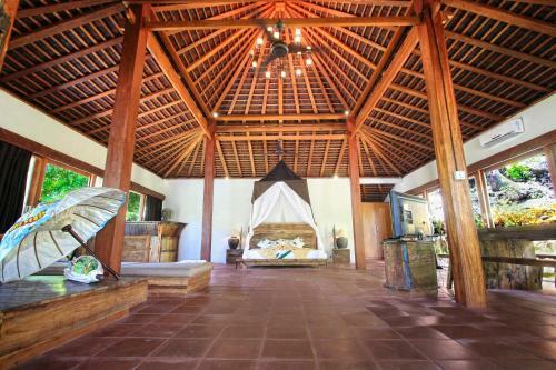Villa Trevally