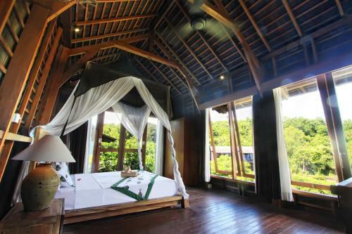 Villa Trevally
