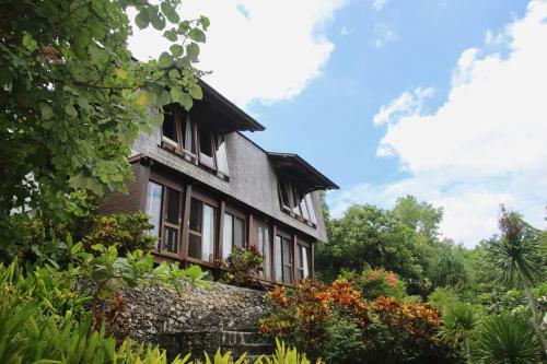 Villa Trevally
