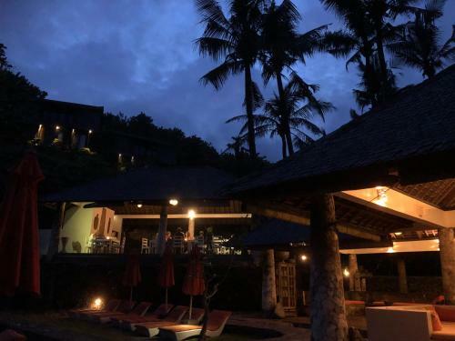 Villa Trevally