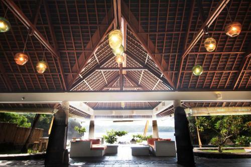 Villa Trevally