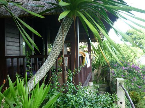 Song Lambung Beach Huts