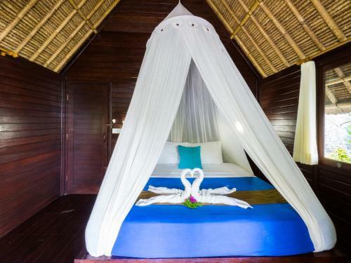 Song Lambung Beach Huts