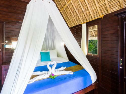 Song Lambung Beach Huts