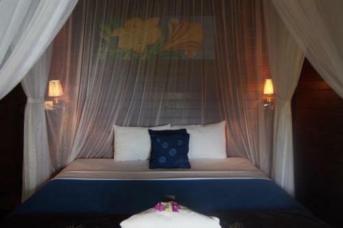 Song Lambung Beach Huts