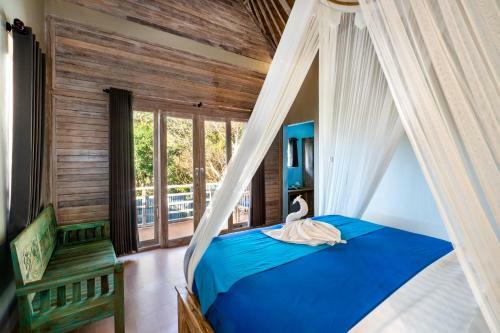 Song Lambung Beach Huts