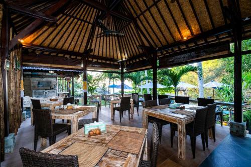 Song Lambung Beach Huts