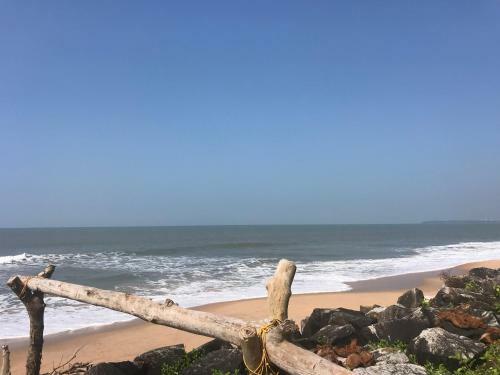 Kizhunnarocks Beach Resort