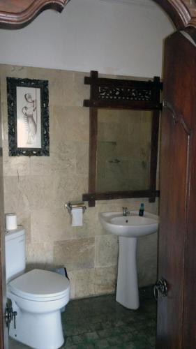 Hostal Padang Padang Surf Villa