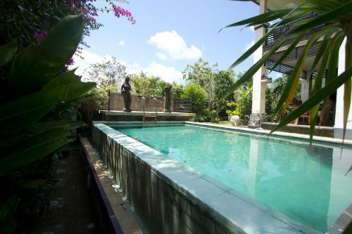 Hostal Padang Padang Surf Villa