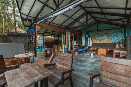 Hostal Big Brother Surf Inn