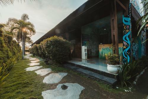 Hostal Big Brother Surf Inn
