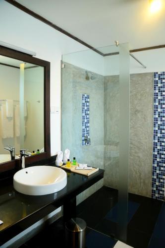 Hotel Coco Royal Beach Resort