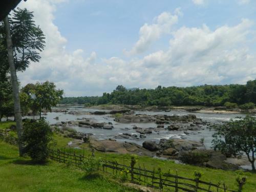 Hotel Quiet By The River- Cgh Earth