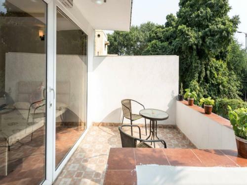 Bed & Breakfast Amidst Monuments And Serenity