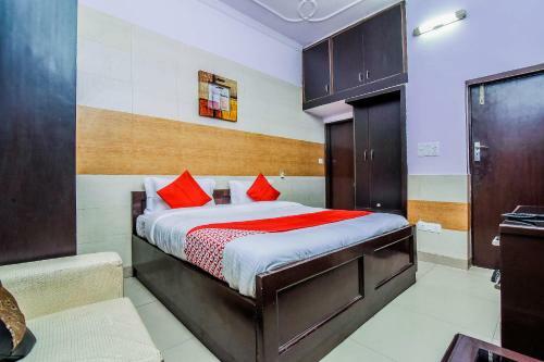 Oyo 18598 Hotel Satya Palace