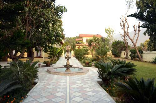 Hotel Sajjan Bagh