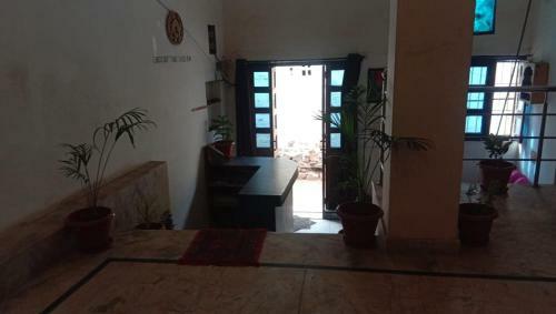 Hostal Suri Guest House