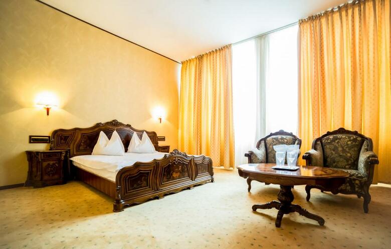 Hotel President