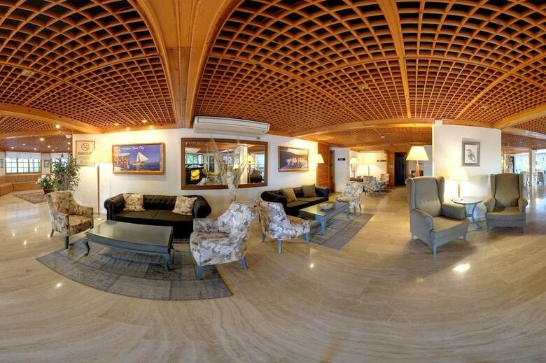 Hotel Montana Pine