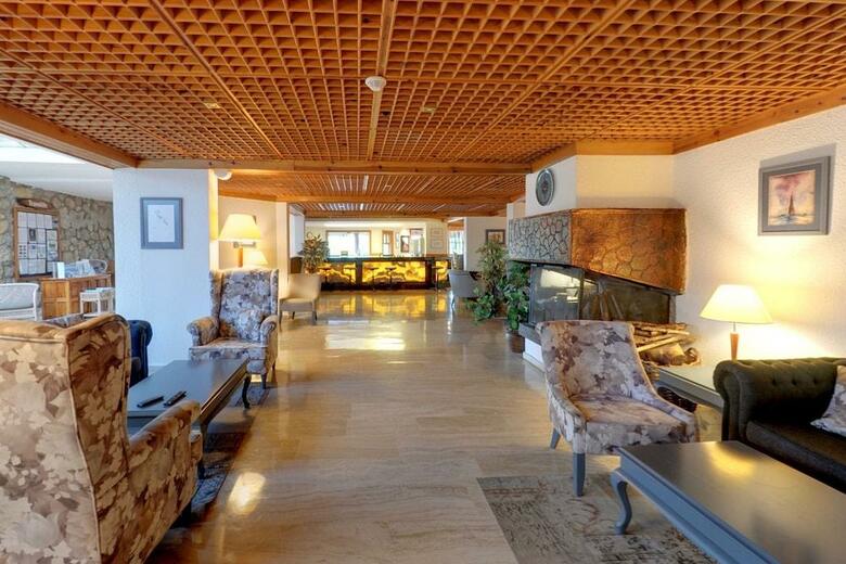 Hotel Montana Pine