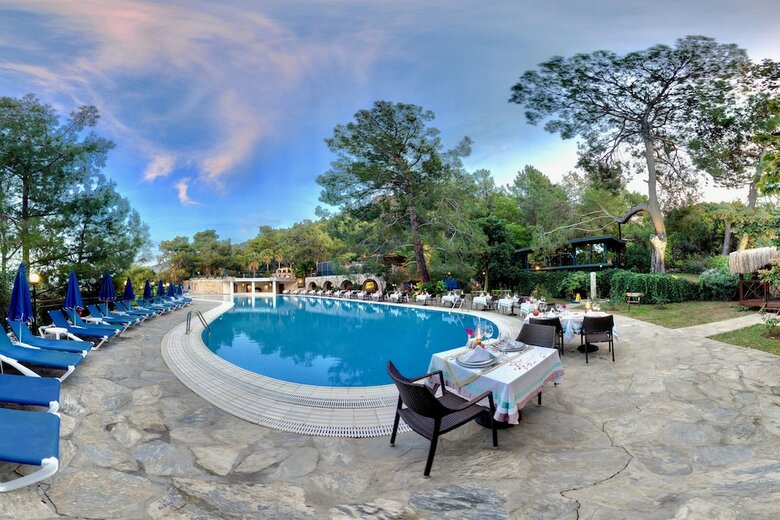 Hotel Montana Pine