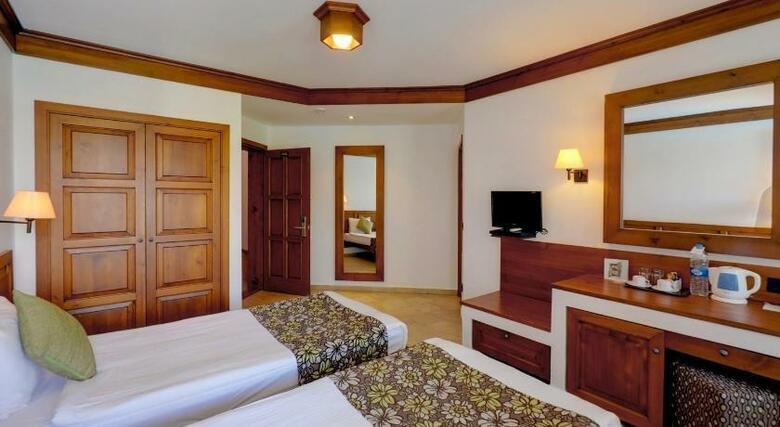 Hotel Montana Pine